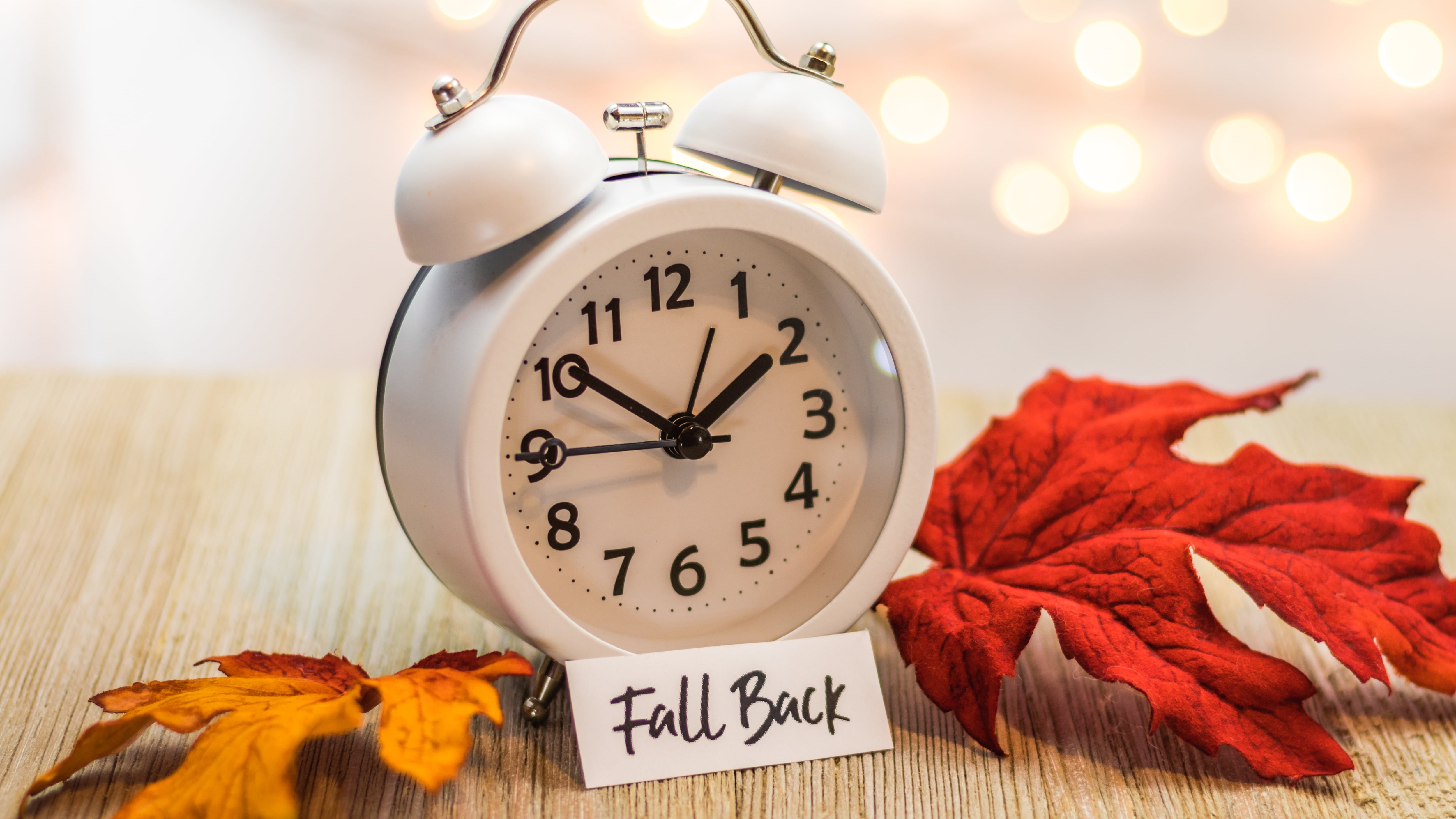 Holiday Residents 'Fall Back' Nov. 1 as Daylight Saving Time Ends
